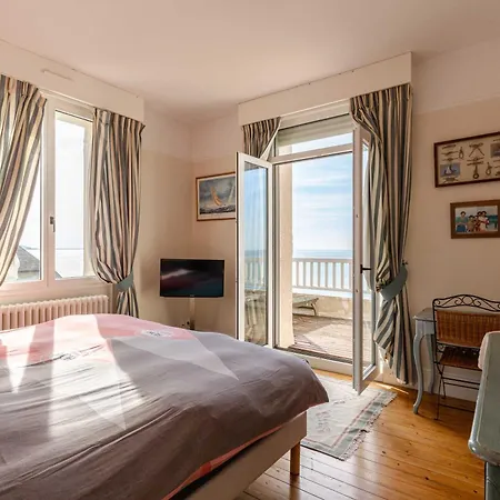 Sumptuous Waterfront 10 Min From The Casino Villa